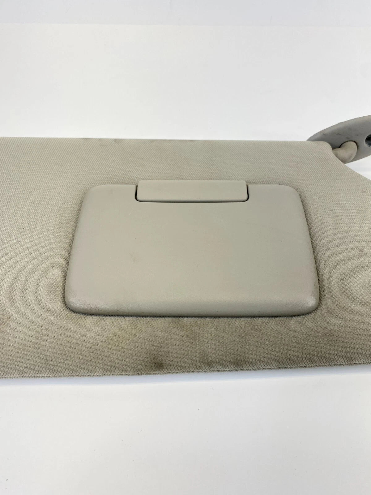 2006-2010 JEEP COMMANDER ROOF RIGHT PASSENGER SUNVISOR SUN VISOR SHADE OEM