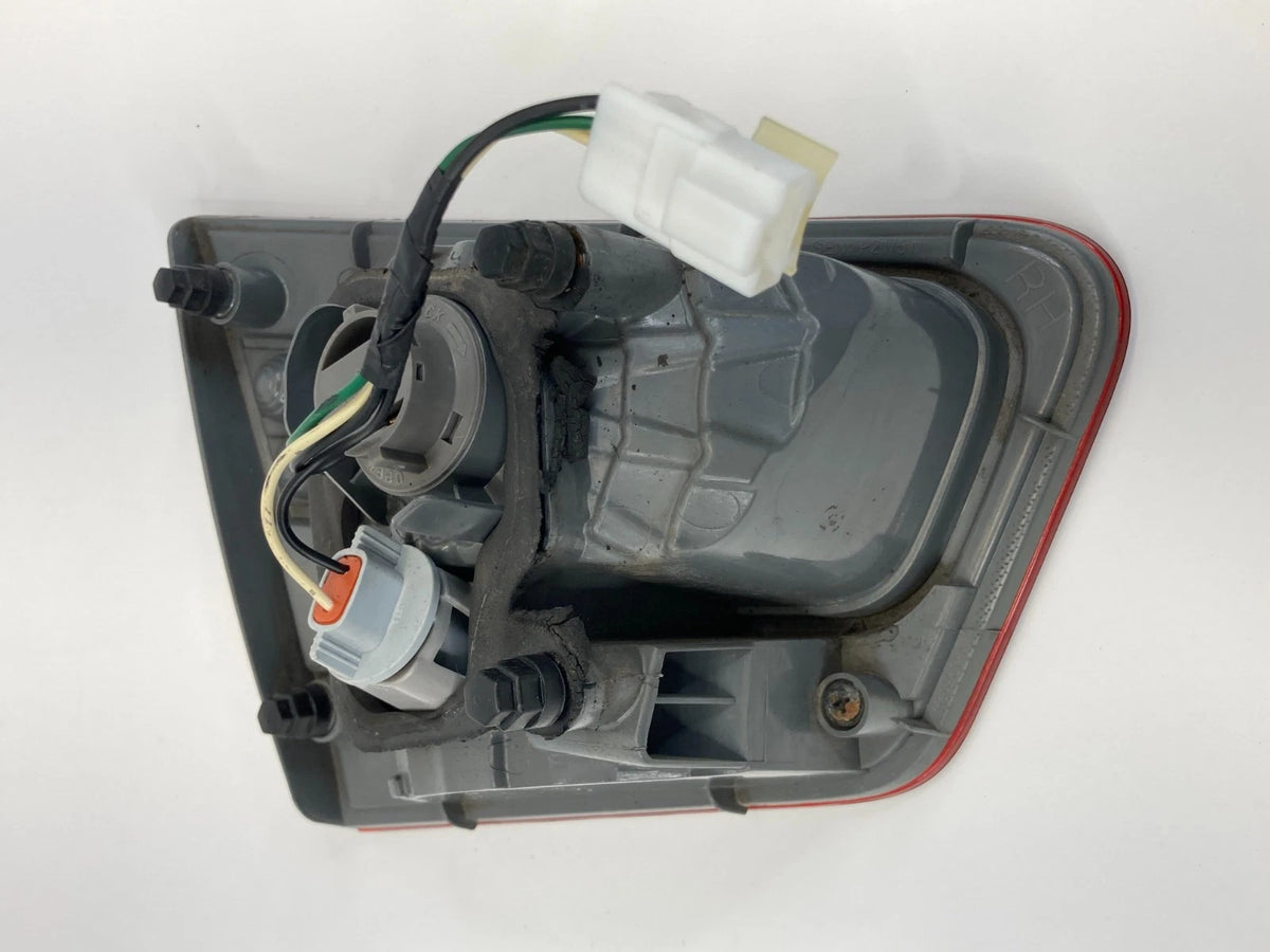 2010-2013 KIA FORTE SEDAN REAR RIGHT INNER TAIL LIGH TRUNK LID MOUNTED OEM
