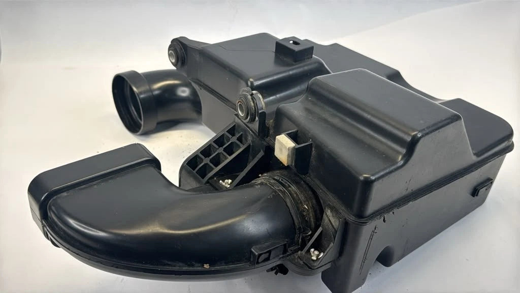 12-17 HYUNDAI ACCENT 4DR 5DR 1.6L AIR INTAKE CLEANER RESONATOR HOSE 28190-1R000