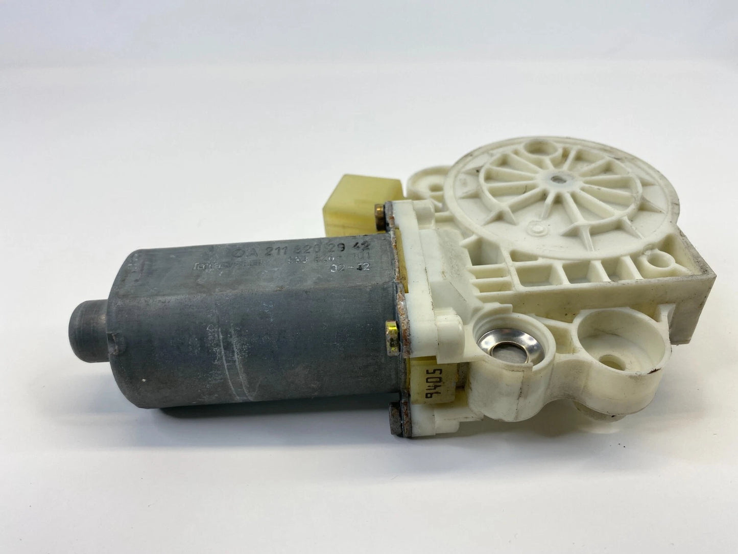 03-06 MERCEDES BENZ E500 FRONT LEFT SIDE DOOR POWER WINDOW MOTOR A2118202942 OEM