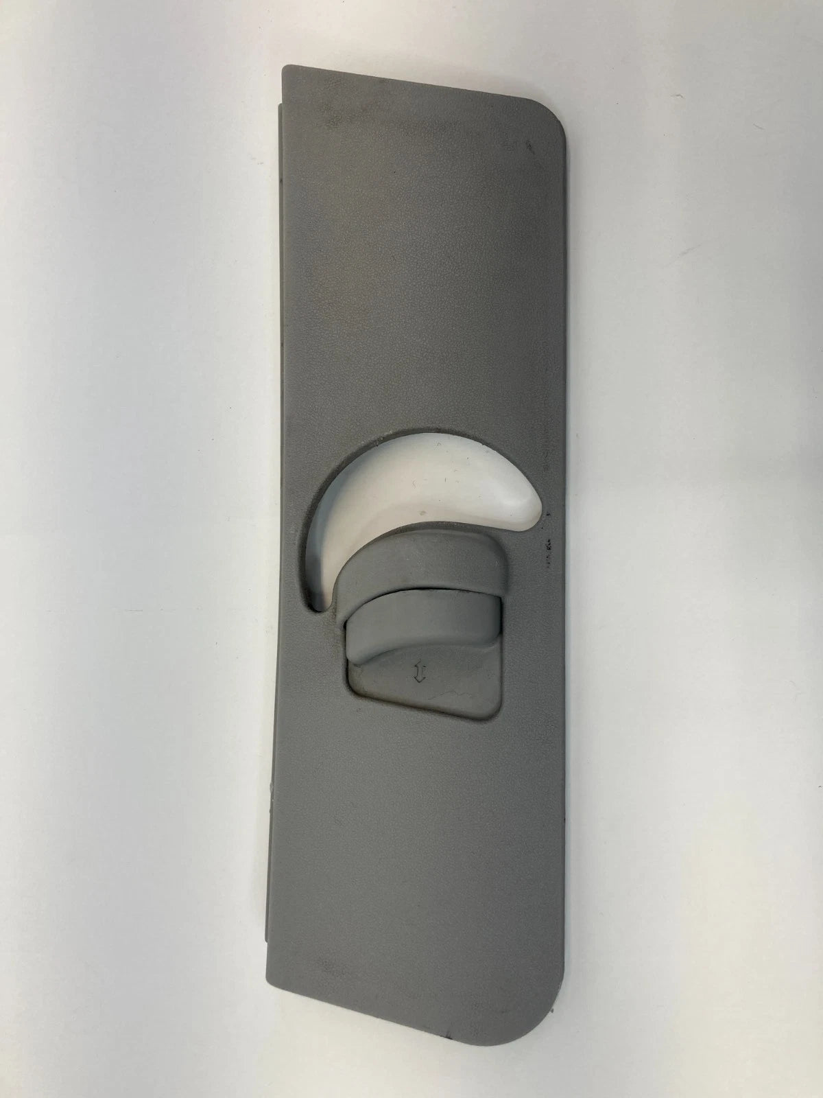 2006-2011 HYUNDAI ACCENT SEDAN FRONT LEFT SEAT BELT ADJUSTER COVER 85833-1E100