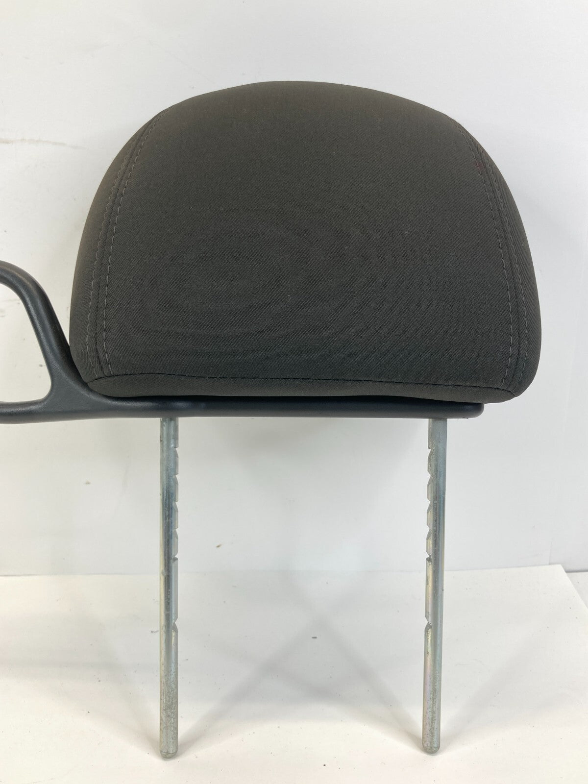 2005 Chrysler PT Cruiser Front Left Driver Side Seat Headrest Head Rest OEM