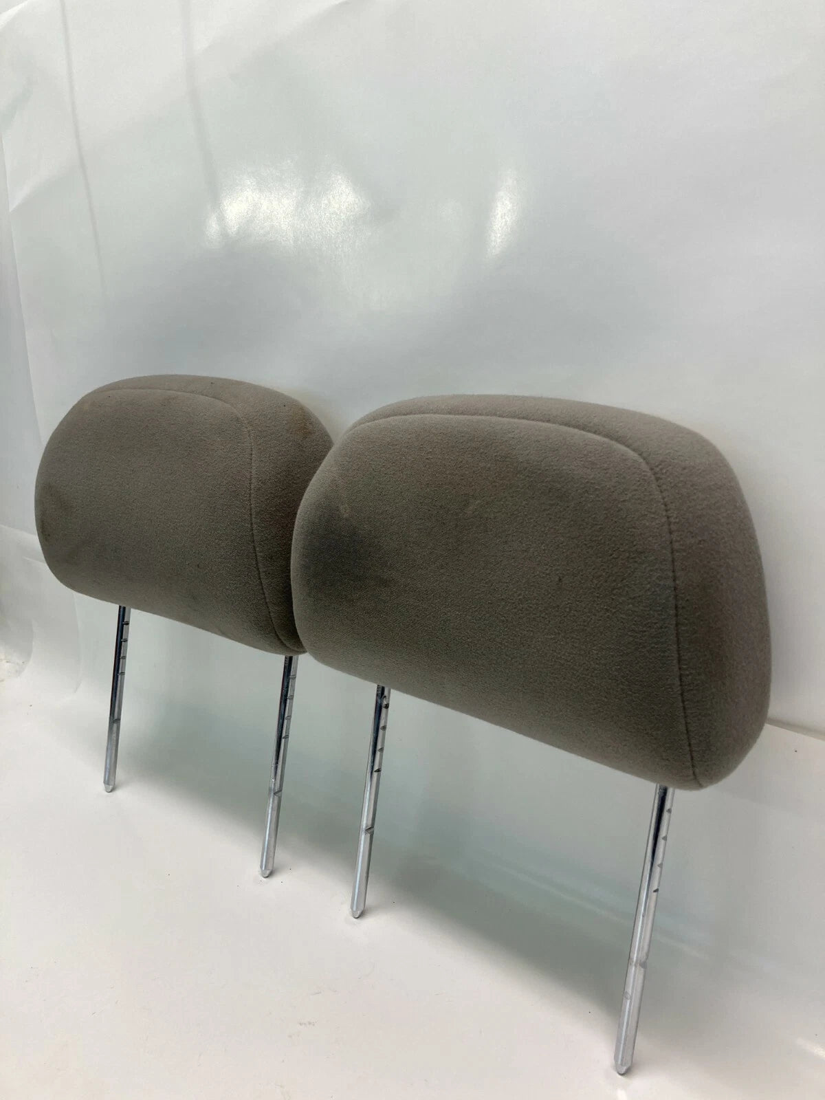 2000-2005 CHEVROLET IMPALA FRONT SEAT HEADREST LEFT & RIGHT HEAD REST CLOTH GRAY