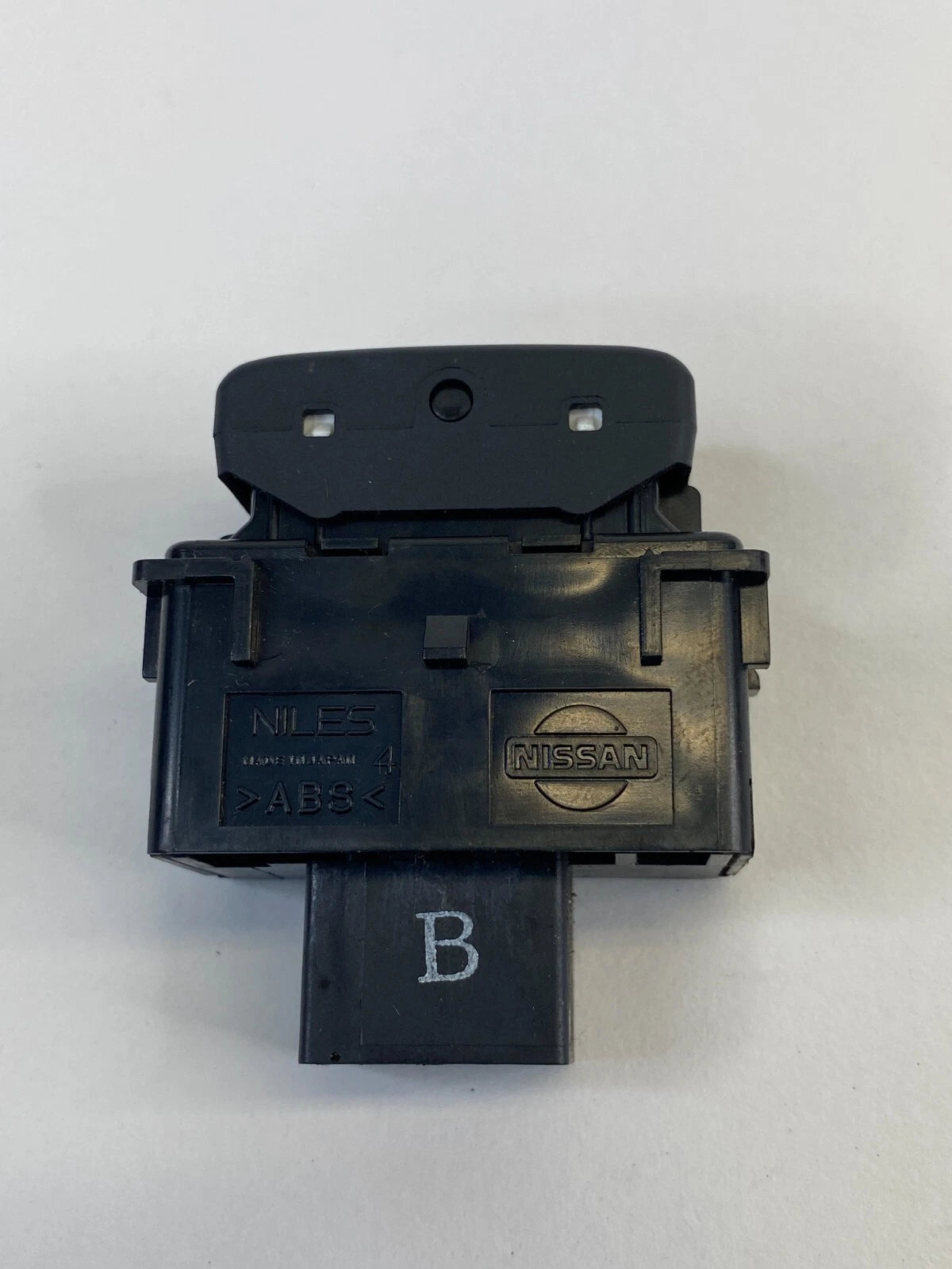 2010-2013 INFINITI G37 SEDAN REVERSE SENSOR OFF SONAR PARKING CONTROL SWITCH OEM