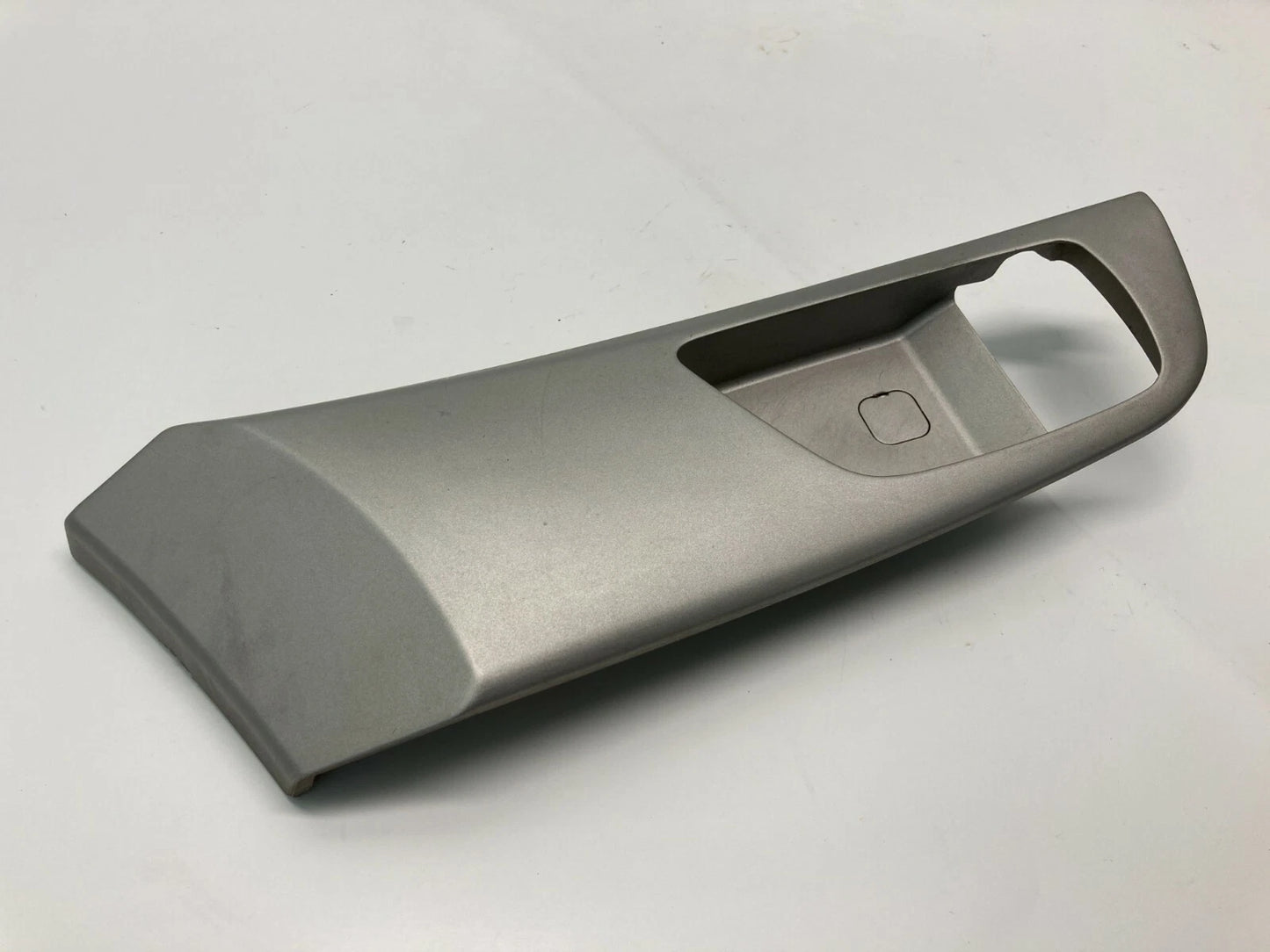 2006-2008 KIA OPTIMA FRONT RIGHT SIDE INTERIOR DOOR HANDLE BEZEL TRIM 826212G000