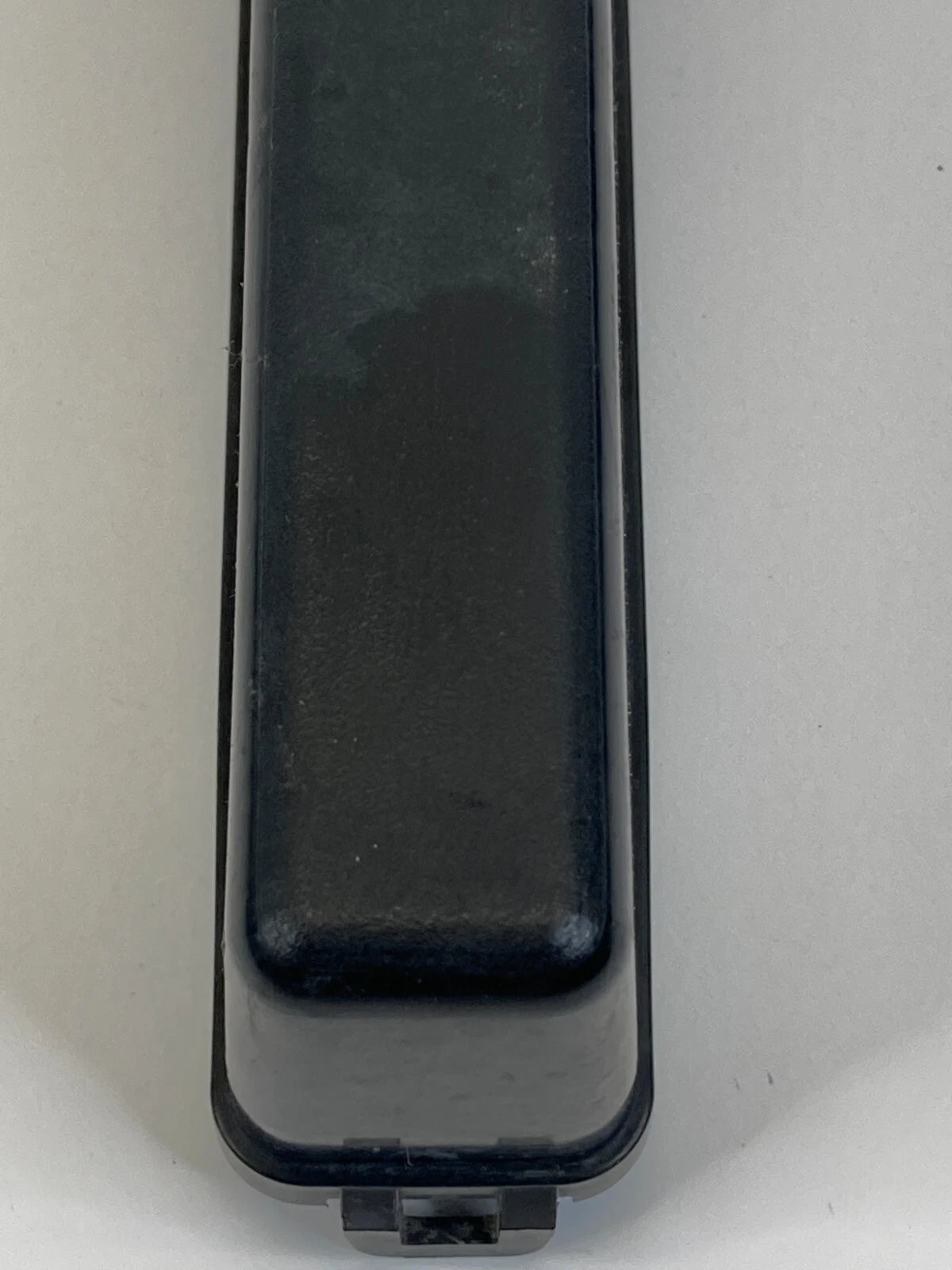 04-12 MITSUBISHI GALANT 2.4L AT ENGINE RELAY BOX COMPARTMENT CAP COVER MR502417