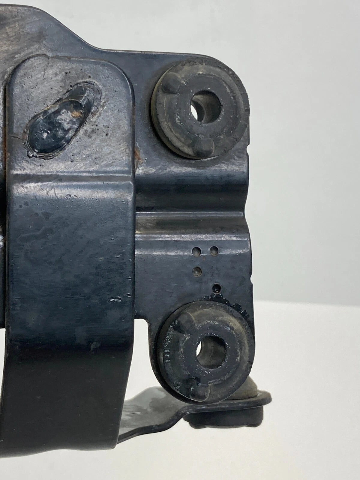 16-19 FORD EXPLORER & INTERCEPTOR UTILITY ABS LOCK BRAKE PUMP BRACKET FB532C304A