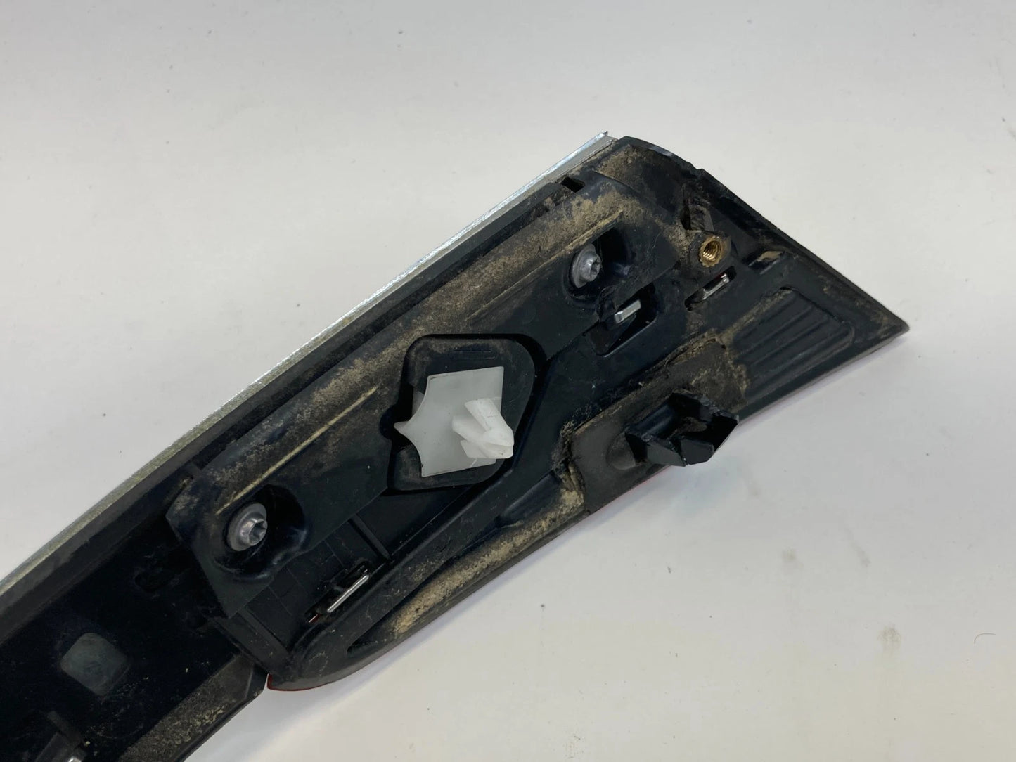 2011-2014 CHRYSLER 200 REAR TRUNK CHROME MOULDING W/ LICENSE LAMP 05182606AD OEM