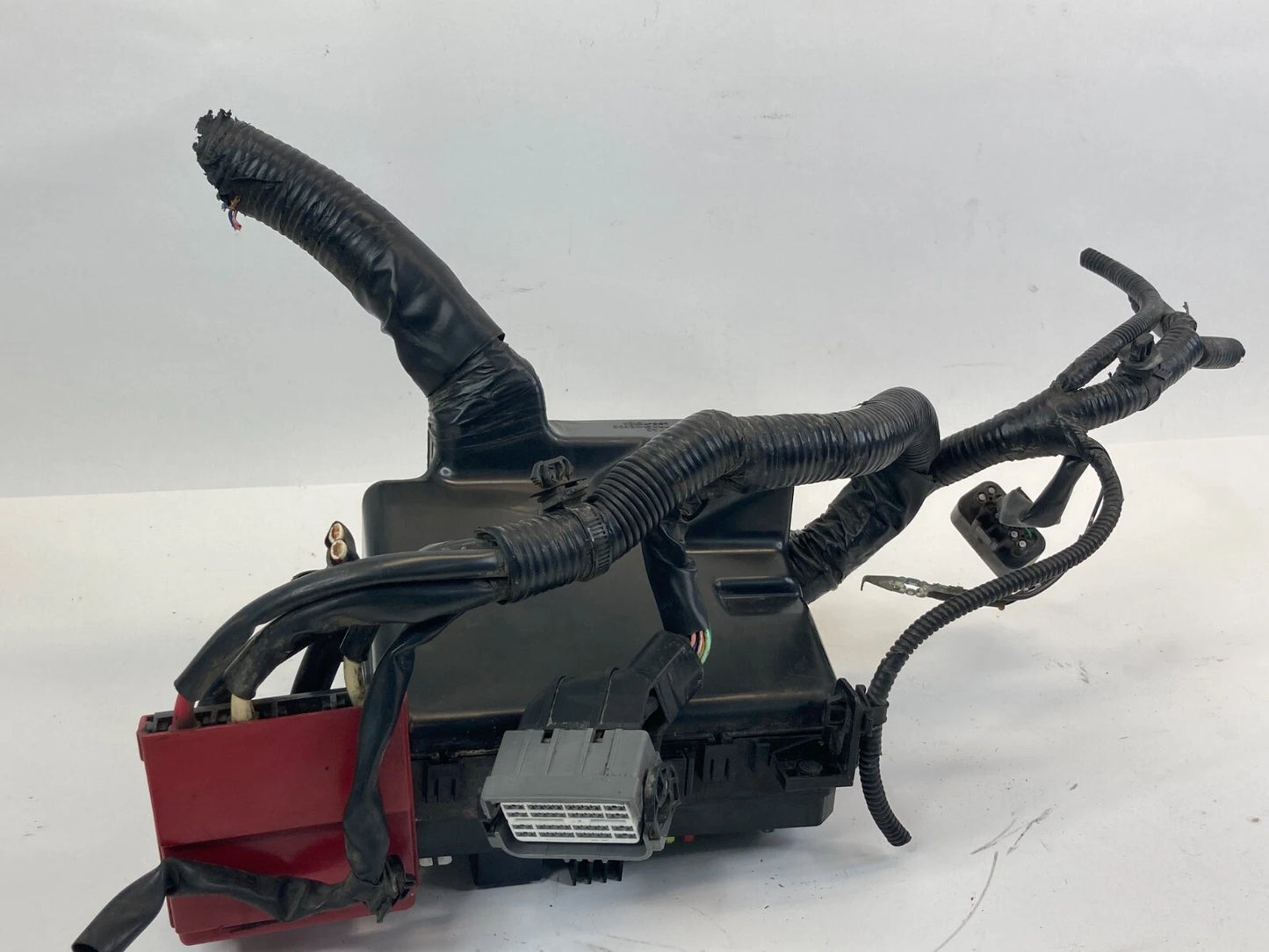 2008-2013 MITSUBISHI OUTLANDER 2.4L L4 16V ENGINE COMPARTMENT FUSE JUNCTION BOX