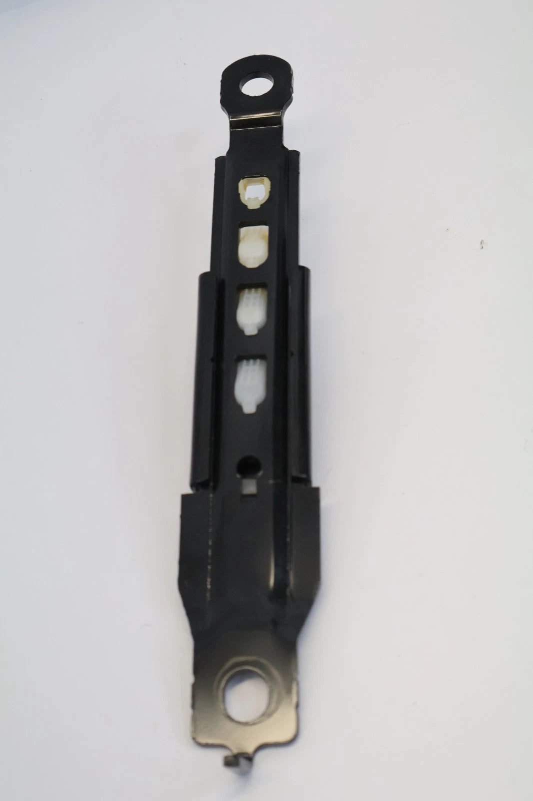 2012-2017 HYUNDAI ACCENT FRONT RIGHT PASSENGER SIDE SEAT BELT HEIGHT ADJUSTER