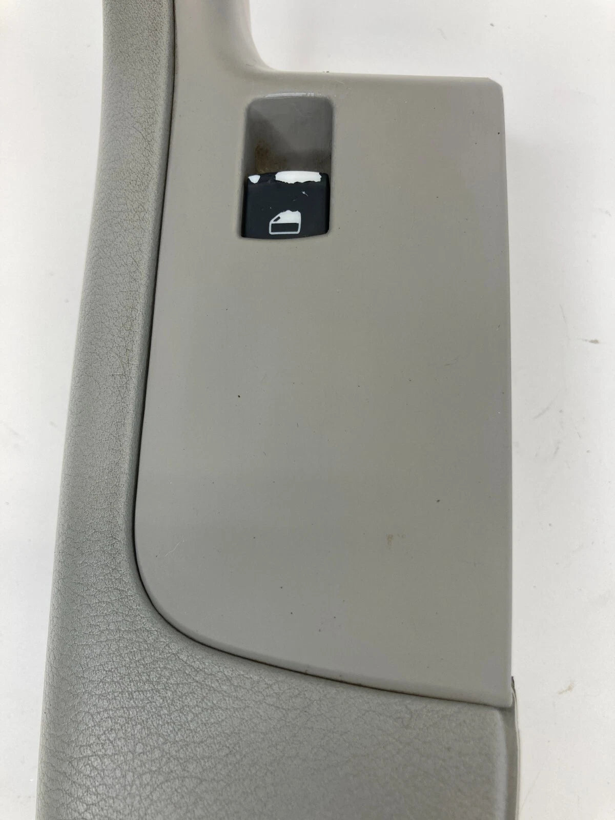 2005-2008 AUDI A6 QUATTRO FRONT RIGHT INNER DOOR ARMREST PULL HANDLE W/ SWITCH
