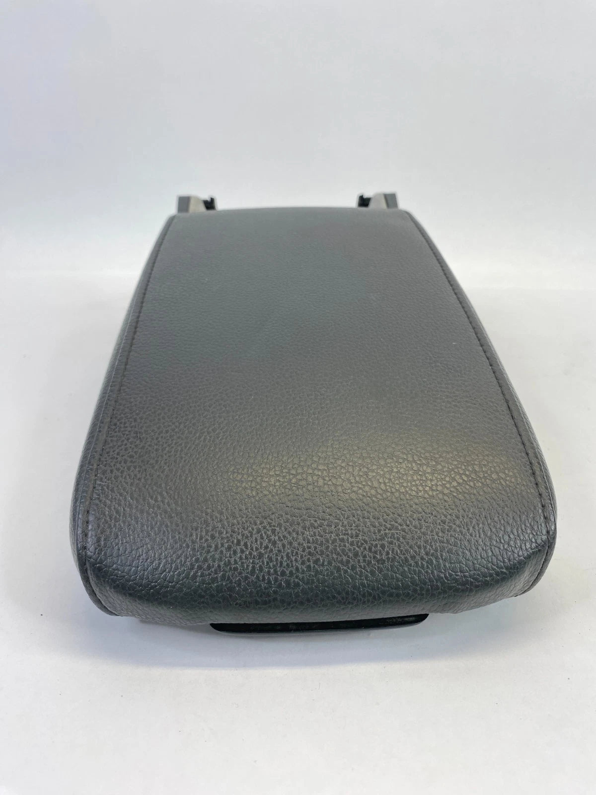 2013-2016 VOLKSWAGEN JETTA CENTER CONSOLE ARMREST ARM REST LID 5C6-864-207 OEM