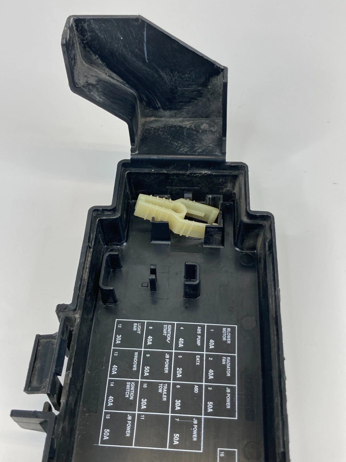 2002-2007 JEEP LIBERTY 3.7L ENGINE UNDER HOOD FUSE RELAY BOX COVER CAP TRIM OEM