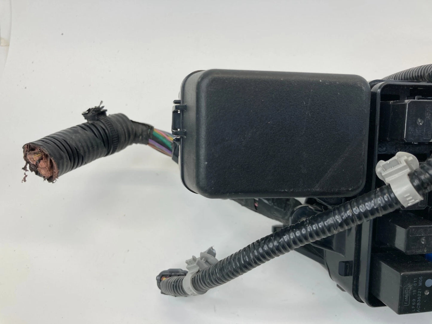2011-2013 MAZDA 3 2.0 AT UNDER HOOD ENGINE FUSE BOX POWER DISTRIBUTION K2441 OEM