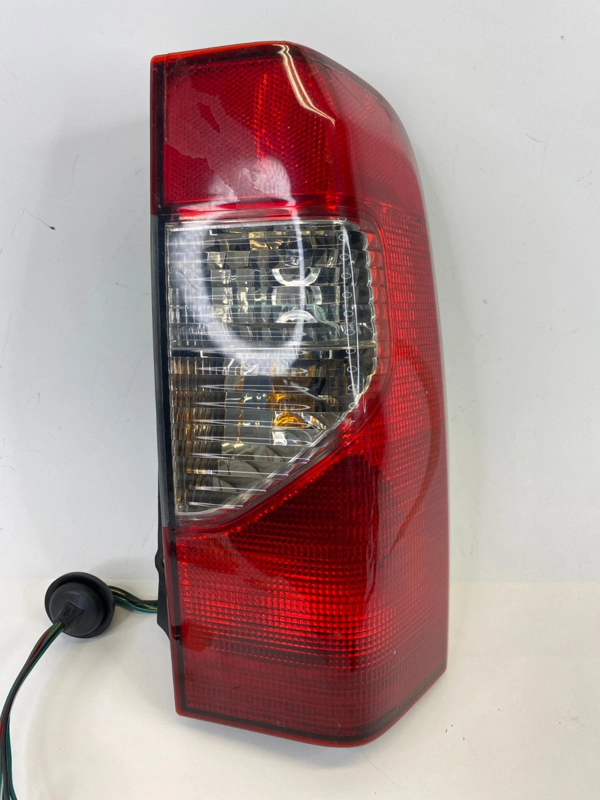 02-04 NISSAN XTERRA REAR RIGHT SIDE TAIL LIGHT TAILLIGHT LAMP 935-700-04 OEM