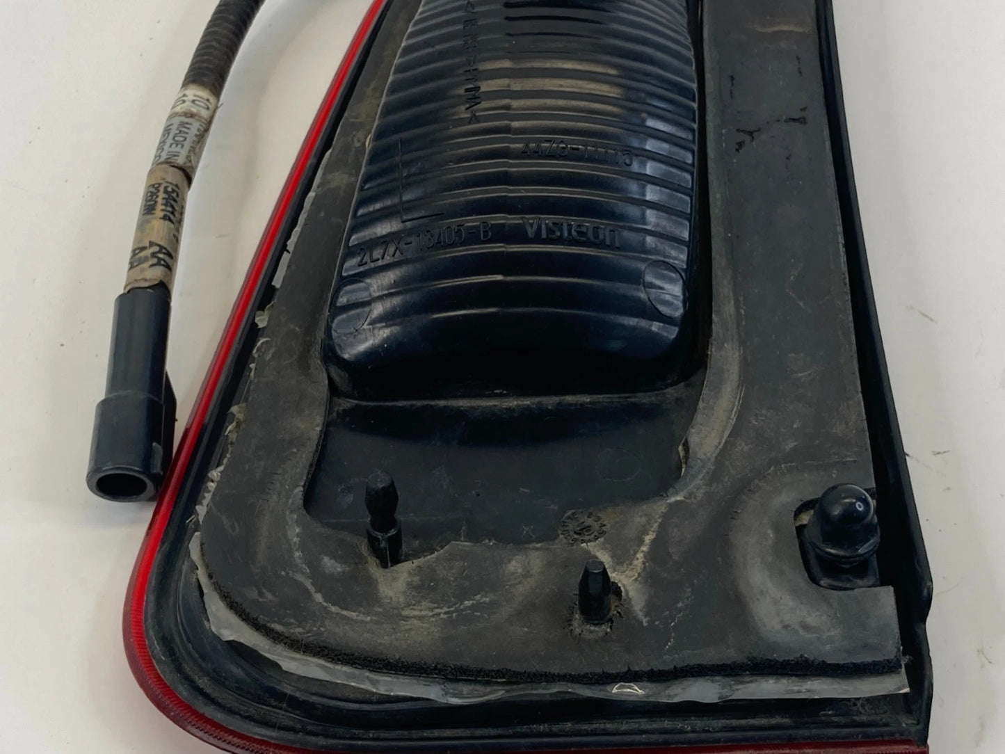 2003-2006 LINCOLN NAVIGATOR LEFT DRIVER SIDE INNER TAIL LIGHT 44ZG-11115 OEM