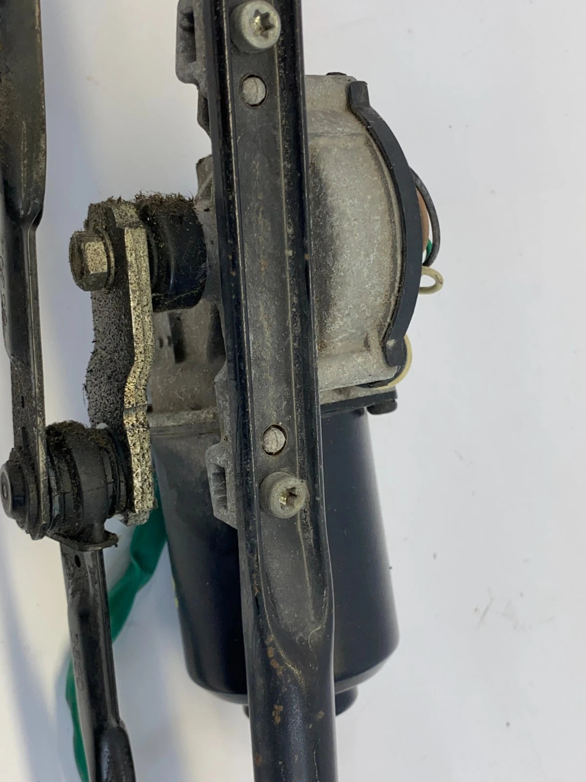 2010-2013 KIA SOUL FRONT WIPER MOTOR WITH LINKAGE ASSEMBLY 98110-2K000 OEM
