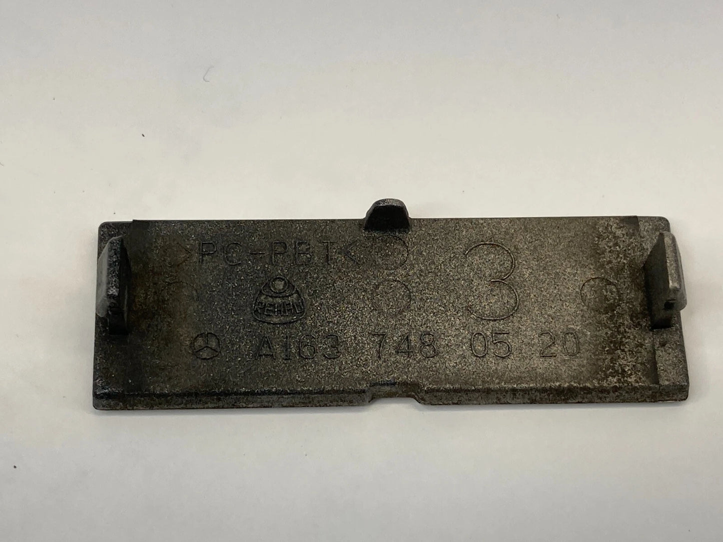 2002 MERCEDES-BENZ ML320 REAR TAILGATE LID TRUNK TRIM SCREW LID PANEL 1637480520
