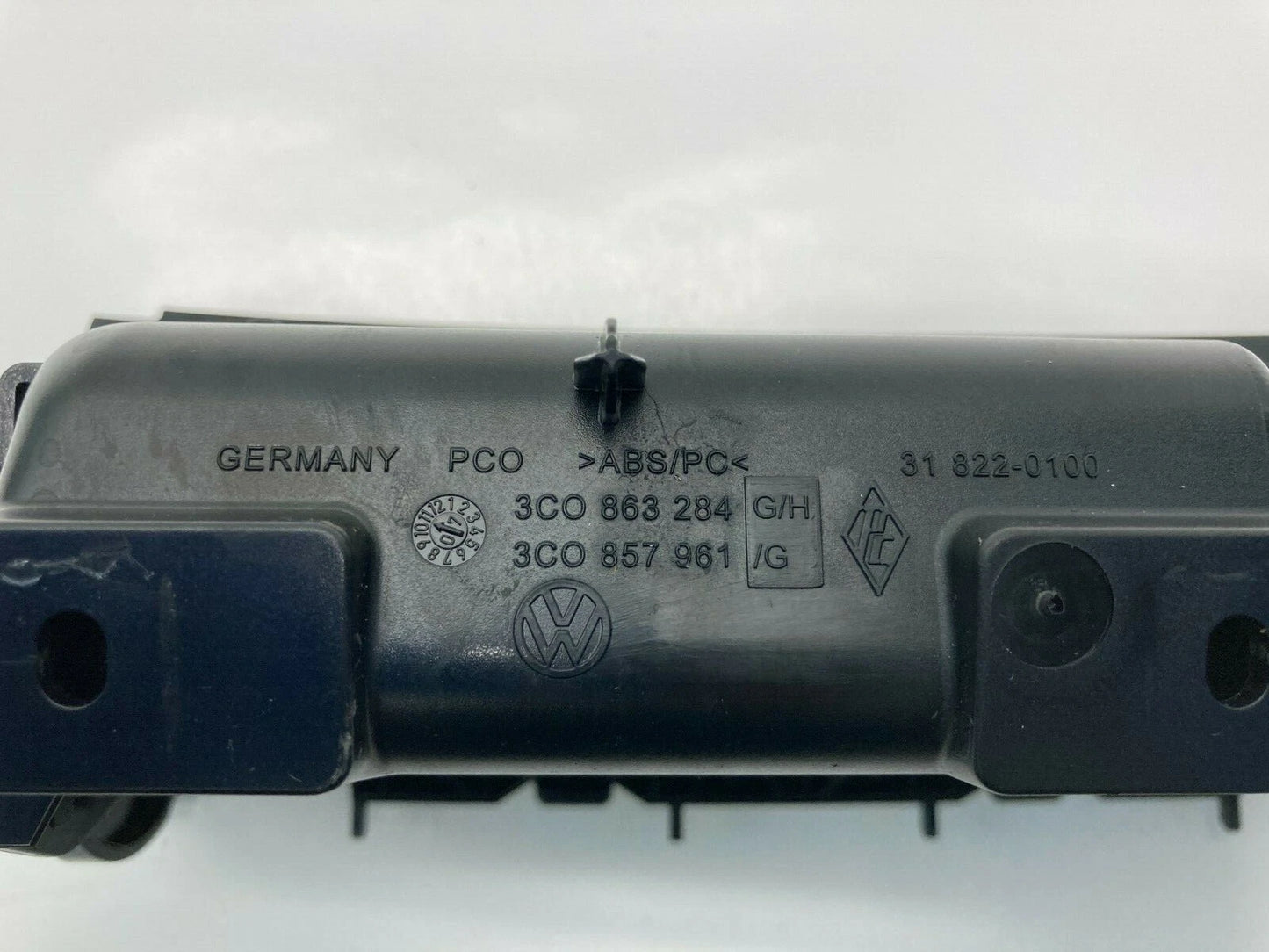 2006-2010 VOLKSWAGEN PASSAT CENTER CONSOLE DASH ASHTRAY ASSEMBLY 3C0857961