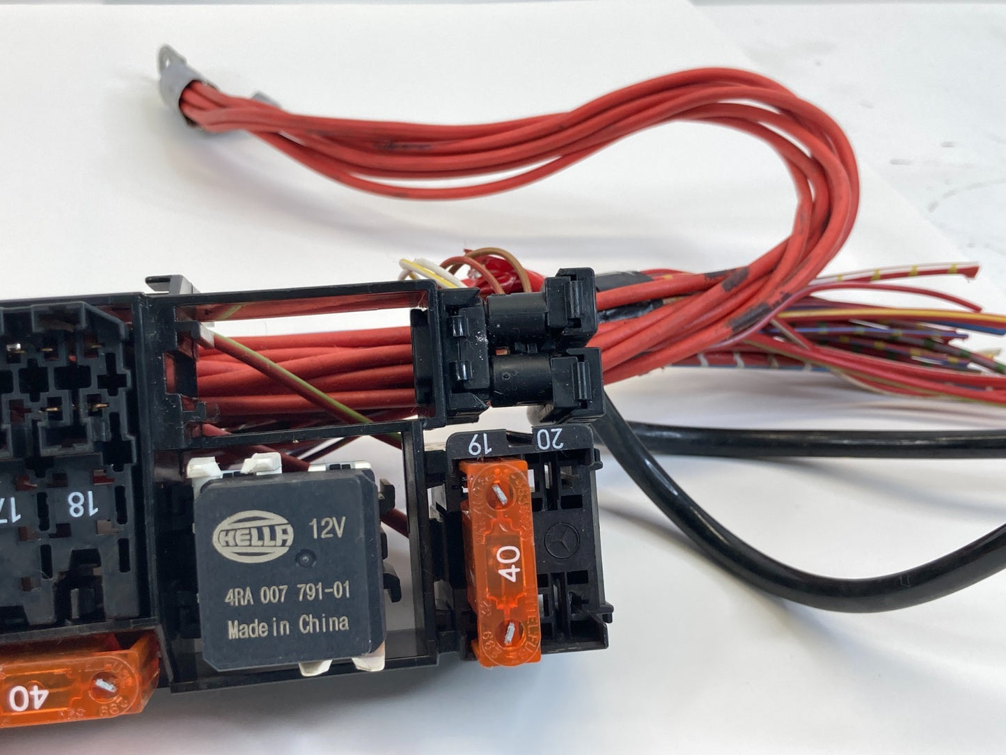 1998-2002 Mercedes-Benz E430 Rear Trunk Fuse Relay Box Block 001-545-95-01 OEM