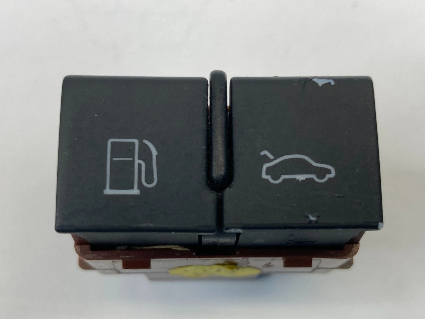 2005-2011 AUDI A6 OPENER TRUNK RELASE & FUEL DOOR CONTROL SWITCH 4F0959833A OEM