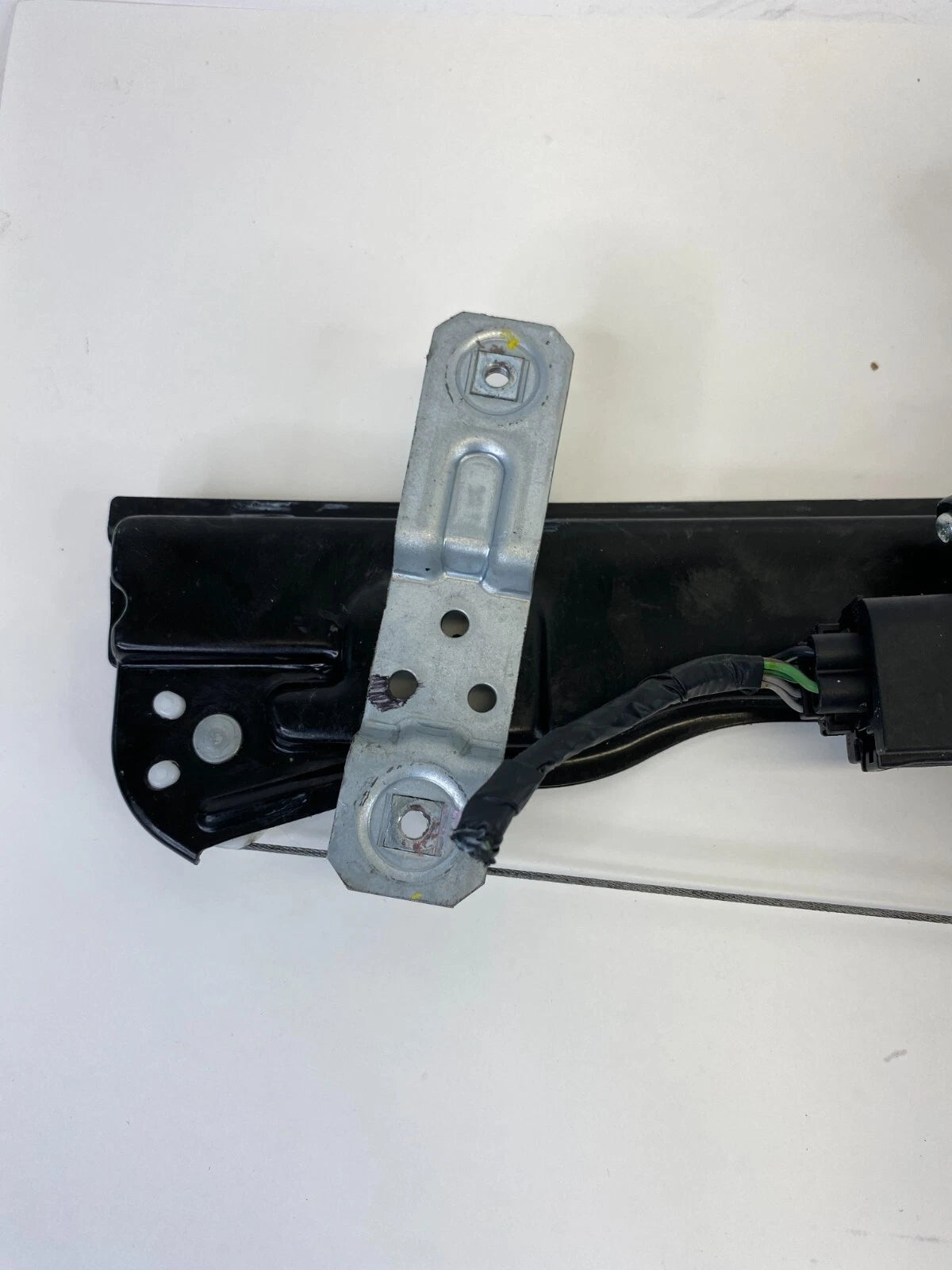 13-18 CHEVROLET SONIC FRONT LEFT DOOR POWER WINDOW REGULATOR W/ MOTOR 98820-J302