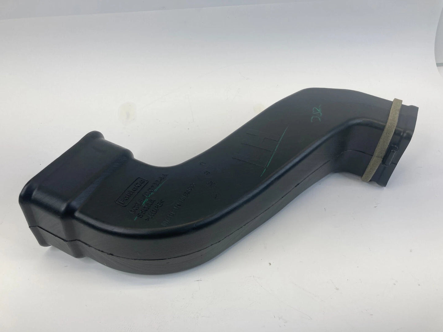 2013-2020 FORD FUSION LEFT SIDE HYBRID BATTERY COOLING AIR DUCT DG98-10C733-AA