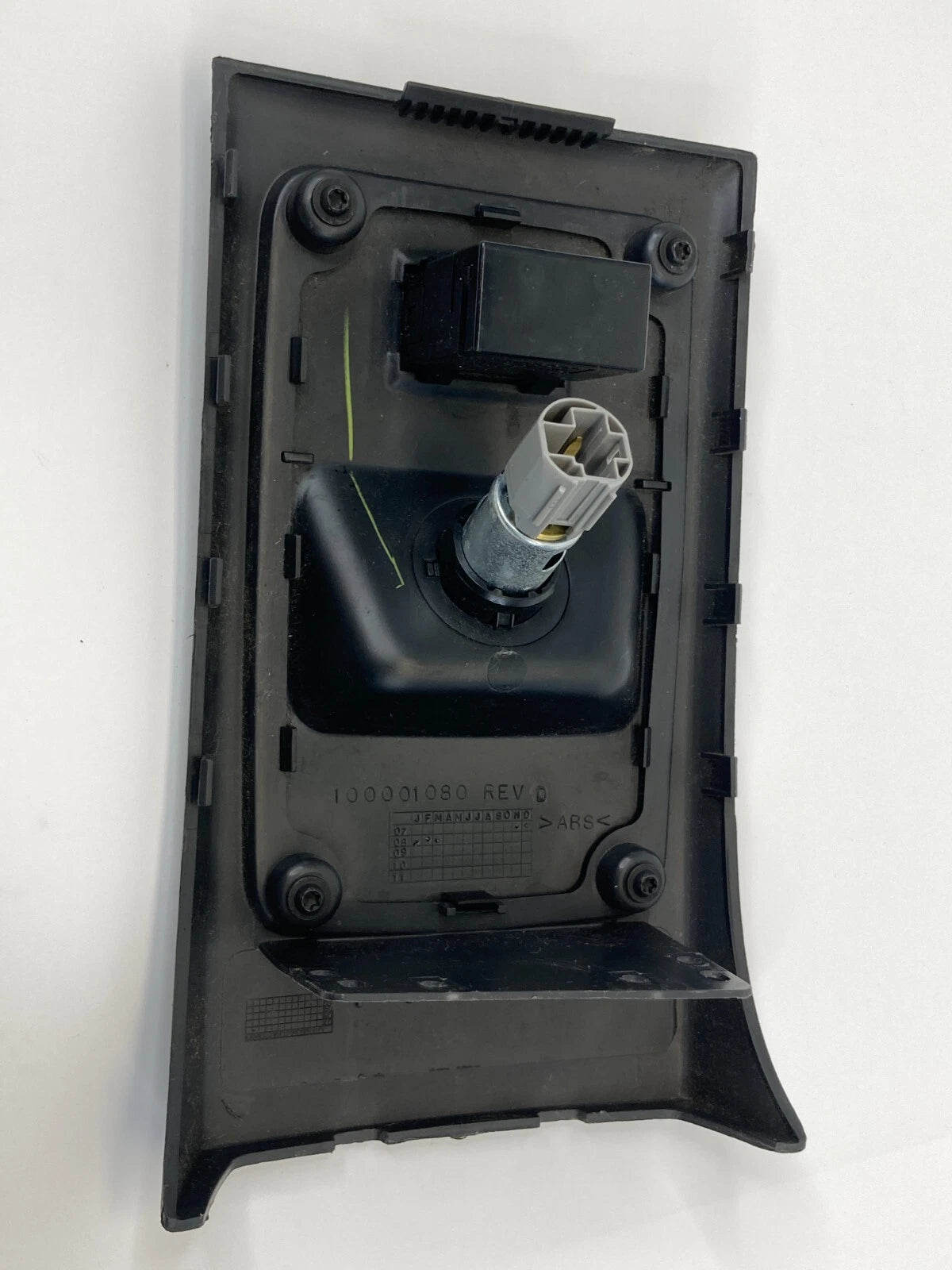 2009 2010 DODGE JOURNEY REAR CENTER CONSOLE POWER OUTLET BEZEL TRIM 100001080