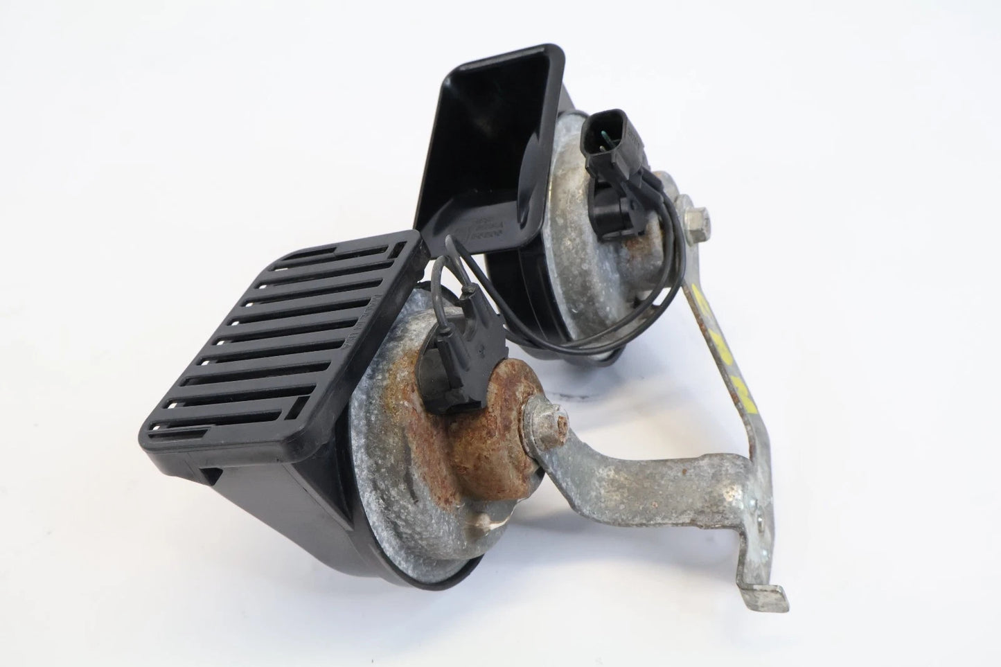 2011-2015 CHEVROLET CRUZE DUAL HORN HIGH LOW TONE ALARM SIGNAL PAIR SET OEM