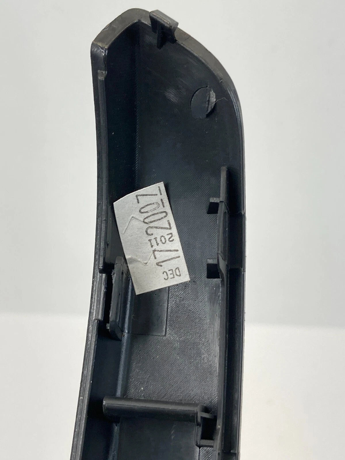 12-15 VOLKSWAGEN PASSAT FRONT LEFT SIDE DOOR PULL HANDEL TRIM BEZEL 561867171