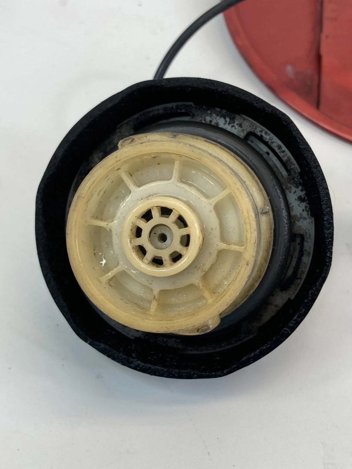 1999-2004 JEEP GRAND CHEROKEE FUEL FILLER DOOR GAS TANK LID COVER PEL OEM