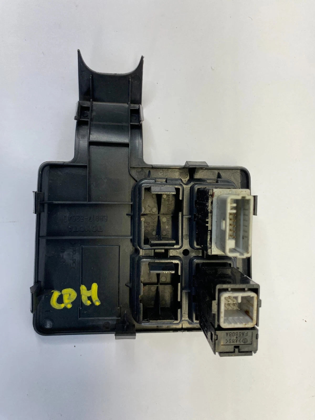2007-2011 TOYOTA YARIS HATCHBACK CONSOLE DOOR LOCK SWITCH & AUX CONNECTOR PANEL