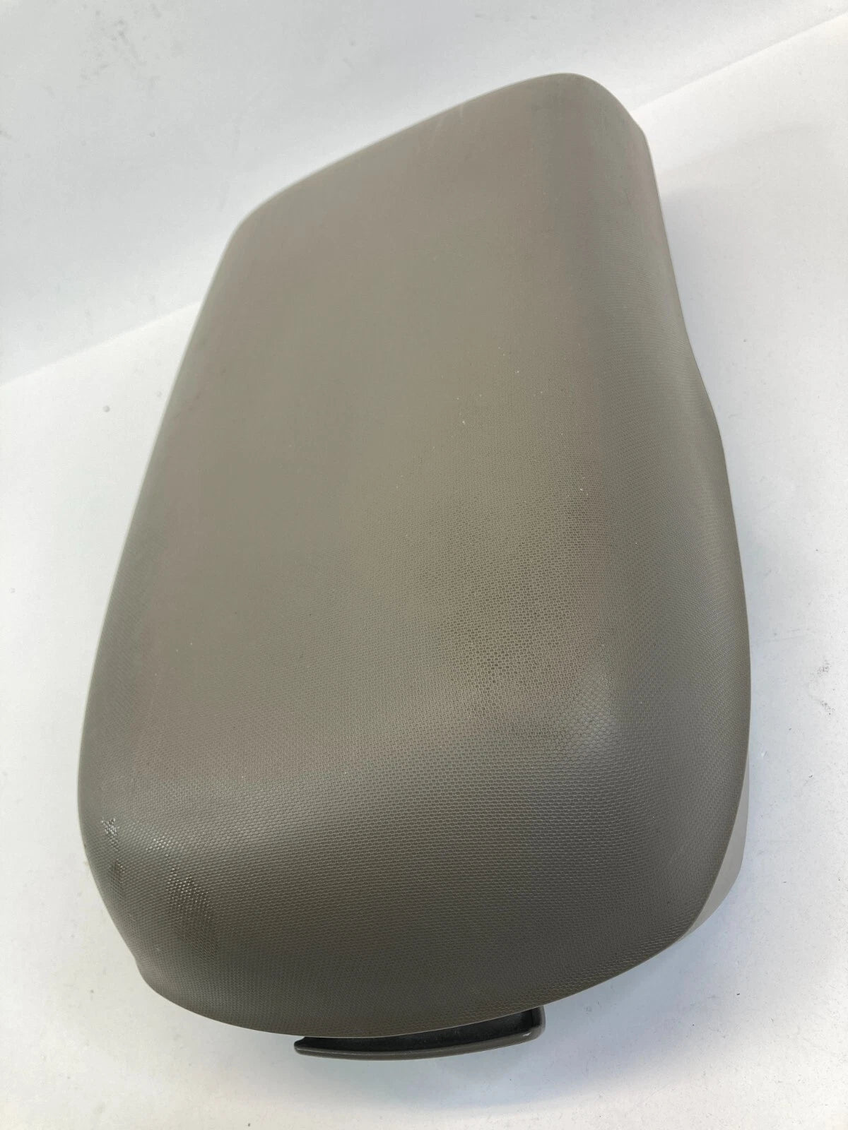 2006-2008 MITSUBISHI ENDEAVOR CENTER CONSOLE ARMREST ARM REST LID COVER OEM