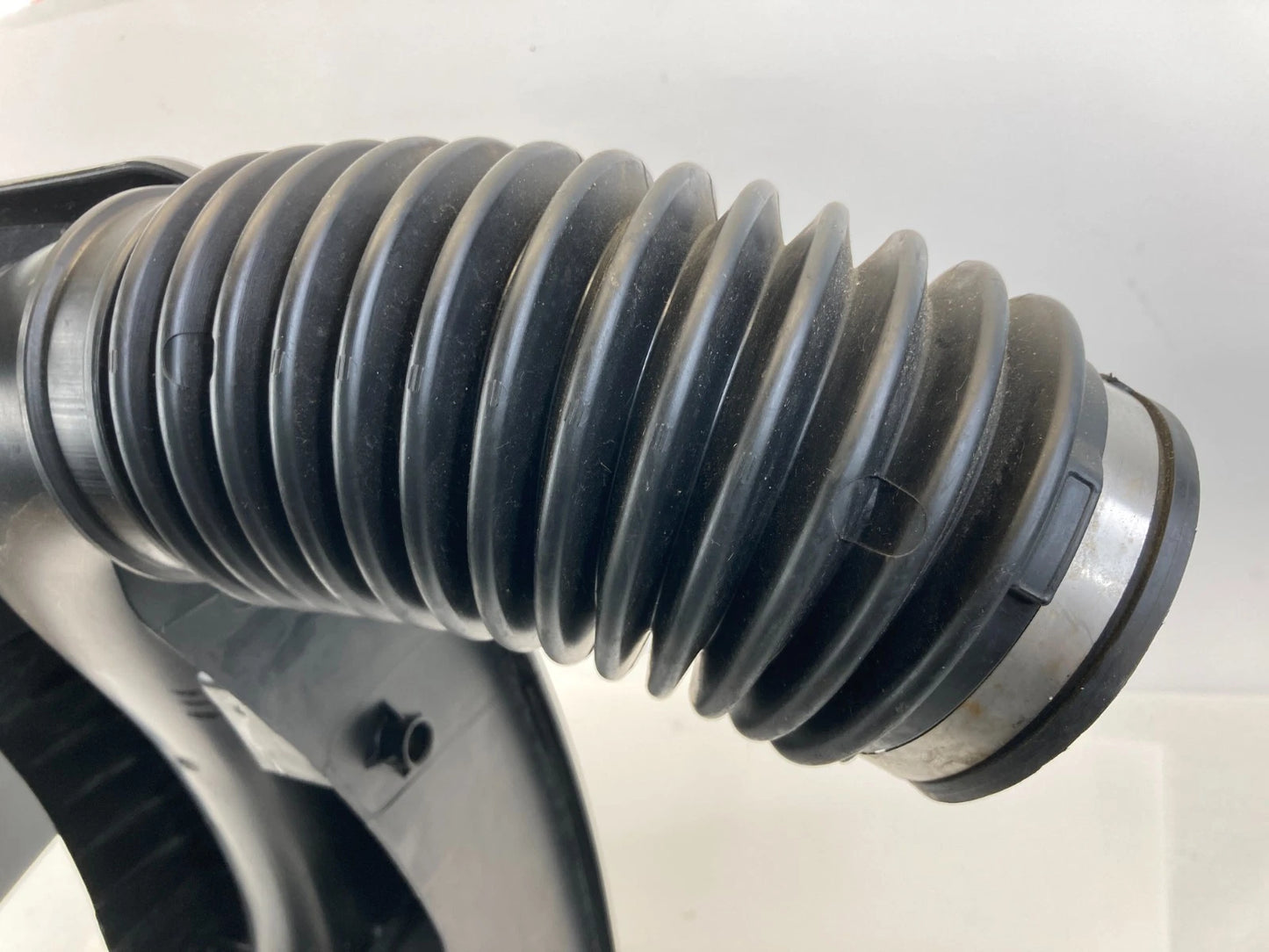 2010-2017 EQUINOX TERRAIN 2.4L AIR INTAKE RESONATOR OUTLET DUCT HOSE 20920721