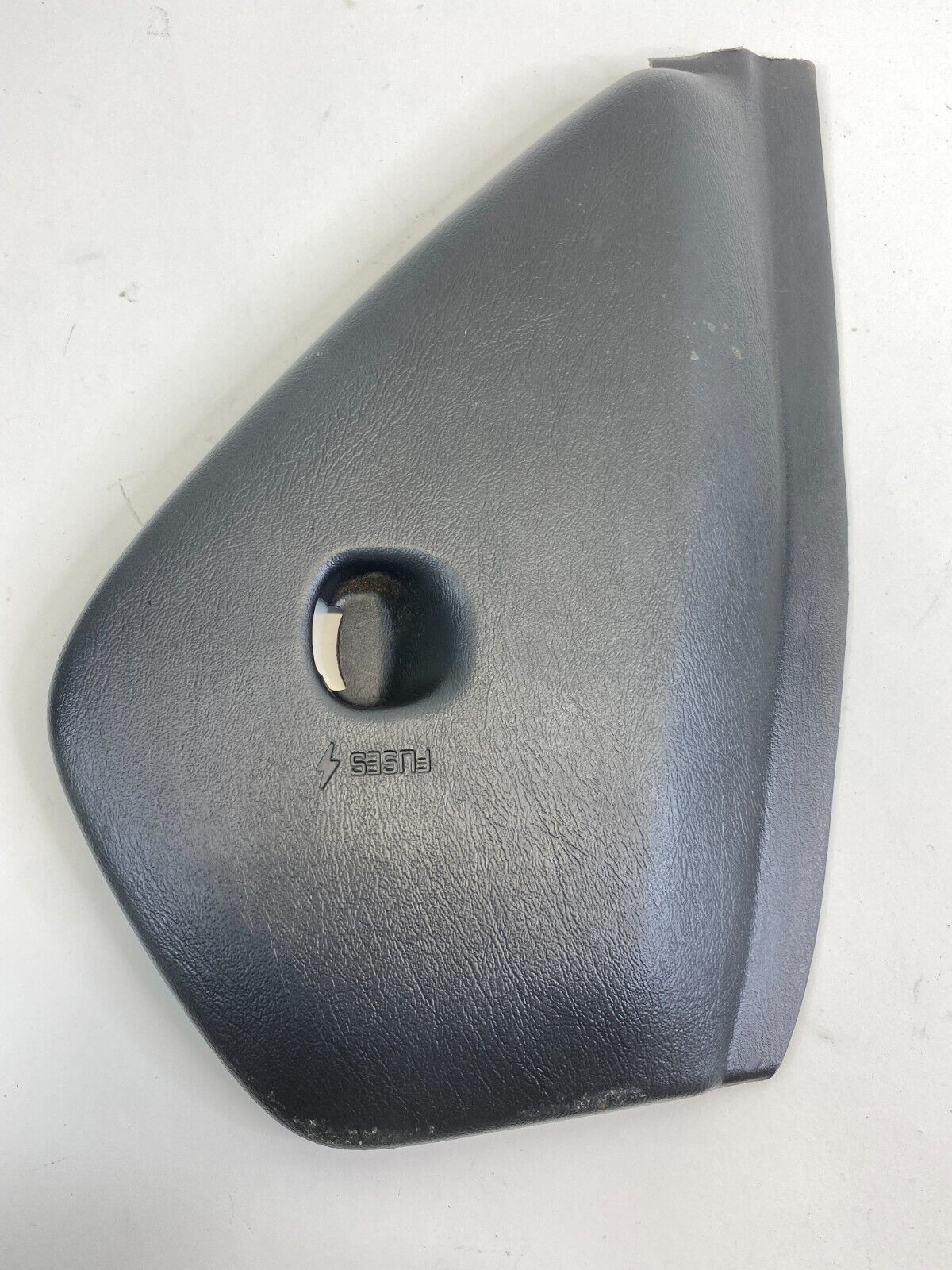 2001 2002 2003 Chevrolet Monte Carlo Dash Left Side End Cap Cover Lid 10405339