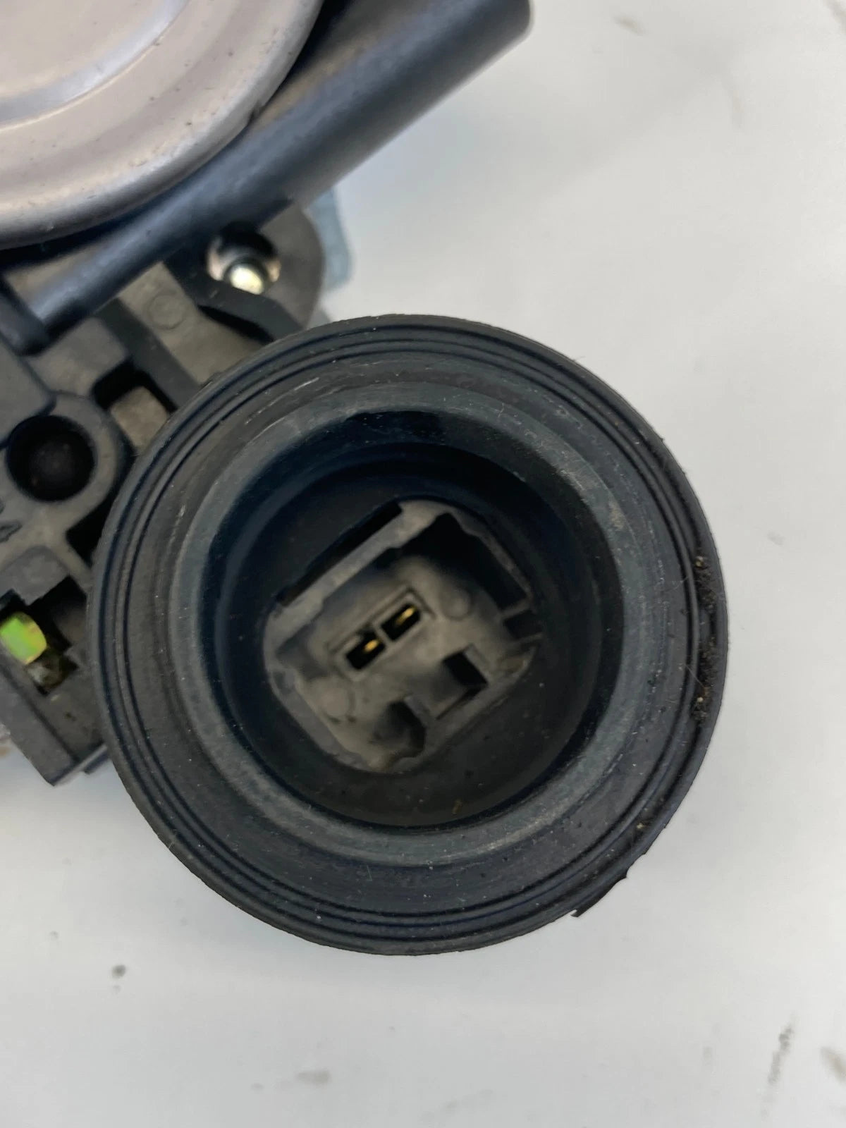 02-06 TOYOTA CAMRY FRONT RIGHT PASSENGER DOOR WINDOW MOTOR REGULATOR 85710-AA050