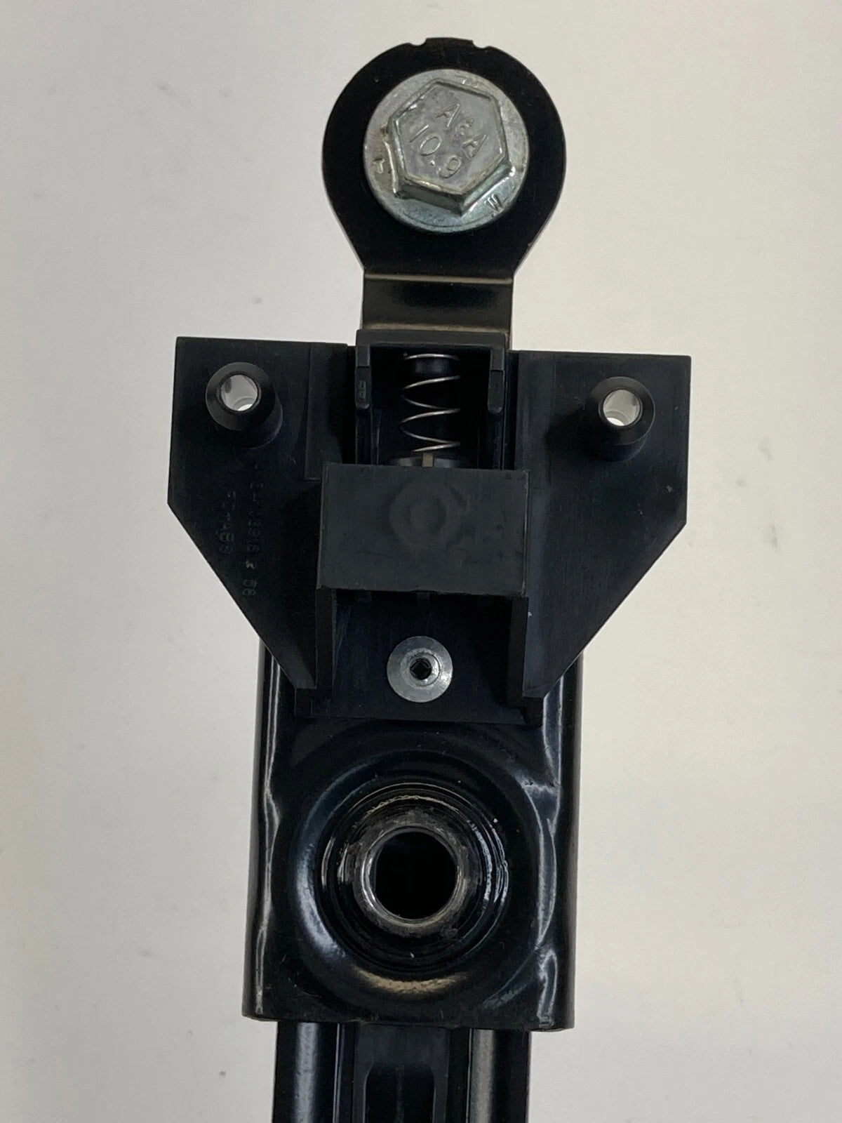 2011-2014 HYUNDAI SONATA FRONT LEFT OR RIGHT SIDE SEAT BELT HEIGHT ADJUSTER OEM