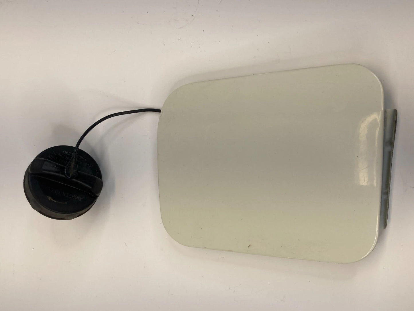 2005-2010 CHRYSLER 300 05-08 DODGE MAGNUM FUEL FILLER GAS TANK DOOR LID COVER