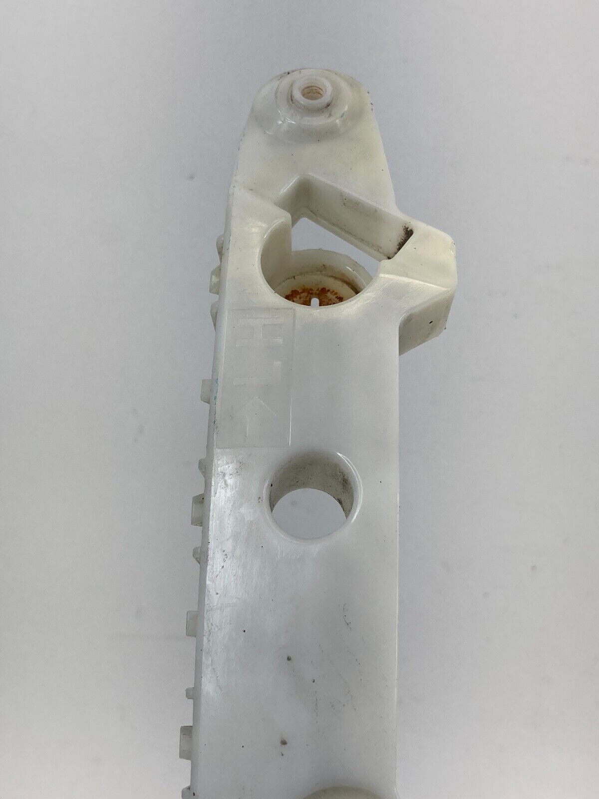 2011-2014 Nissan Juke SUV Front Left Bumper Bracket Side Retainer 62223-1KA0A