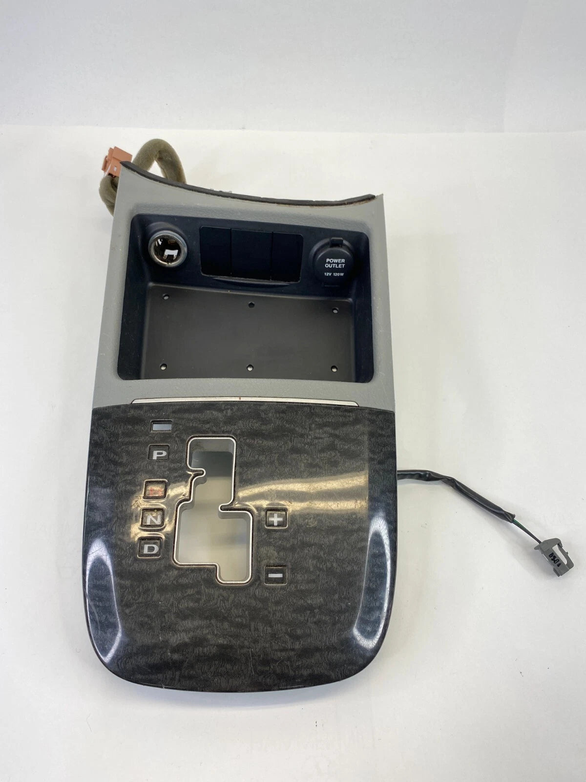 07-09 HYUNDAI SANTA FE CENTER CONSOLE SHIFTER INDICATOR BEZEL W/ POWER OUTLET