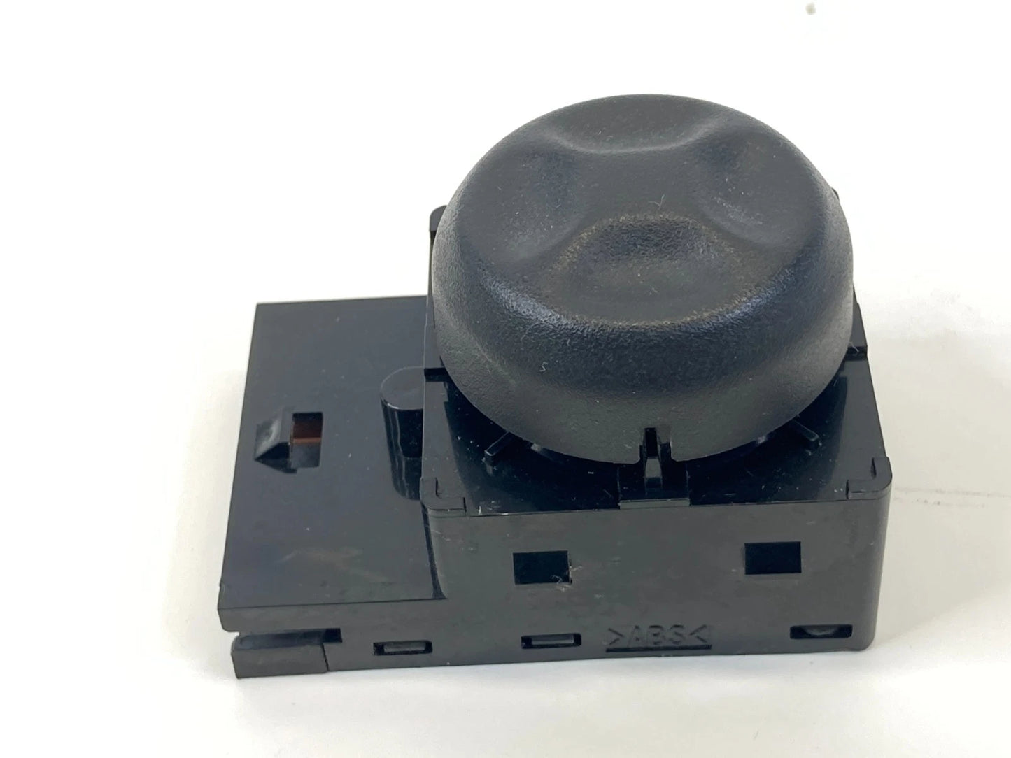 2007-2009 GMC YUKON FRONT LEFT SEAT POWER LUMBAR CONTROL SWITCH 15785408 OEM