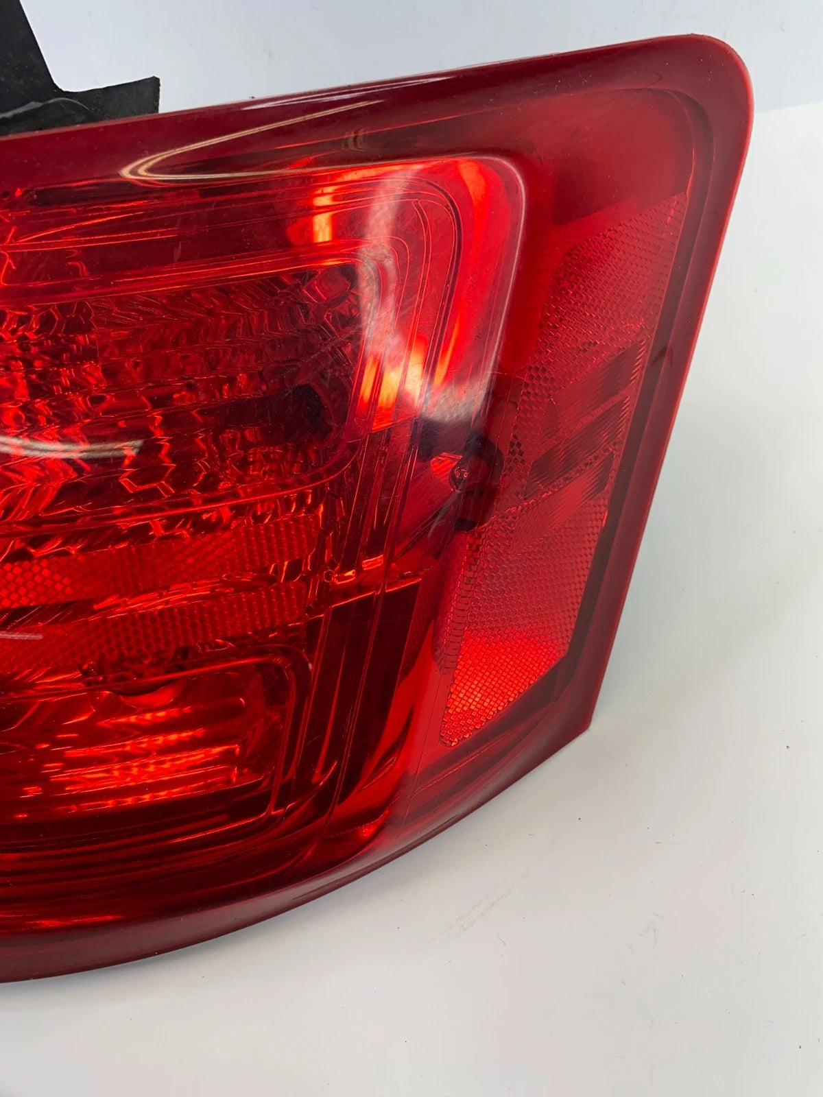 2013-2019 FORD TAURUS INTERCEPTOR SEDAN RIGHT SIDE OUTER TAILLIGHT LAMP ASSY OEM