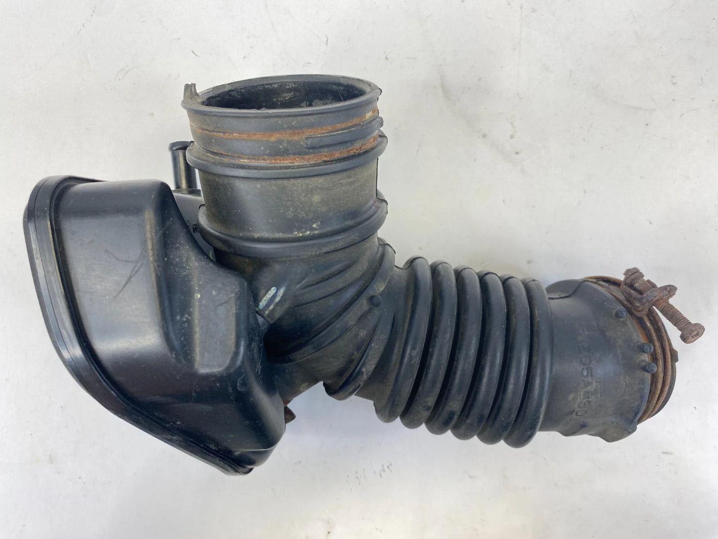 2008-2013 MITSUBISHI OUTLANDER AIR CLEANER RESONATOR HOSE DUCT PIPE 1505A630