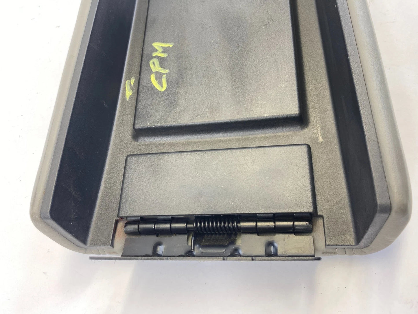 09-17 CHEVROLET TRAVERSE GRAY CENTER CONSOLE ARMREST LID ASSEMBLY OEM 22905366