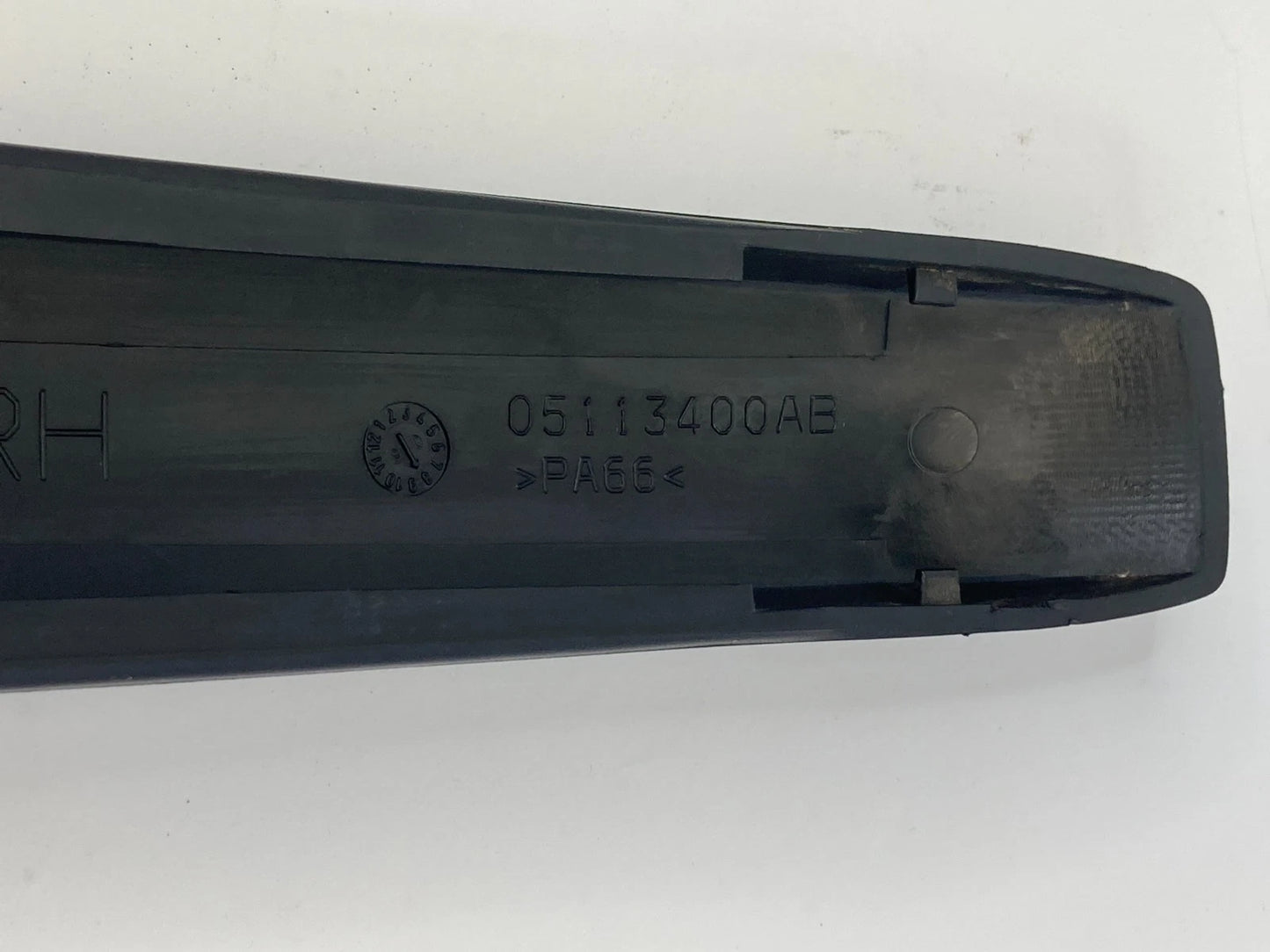 09-14 VOLKSWAGEN ROUTAN REAR RIGHT ROOF RACK RAIL END CAP TRIM COVER 05113400AB