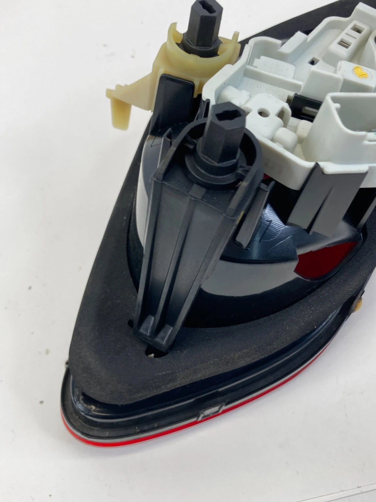 2009-2012 VW VOLKSWAGEN CC REAR RIGHT INNER TRUNK LID TAIL LIGHT LAMP OEM