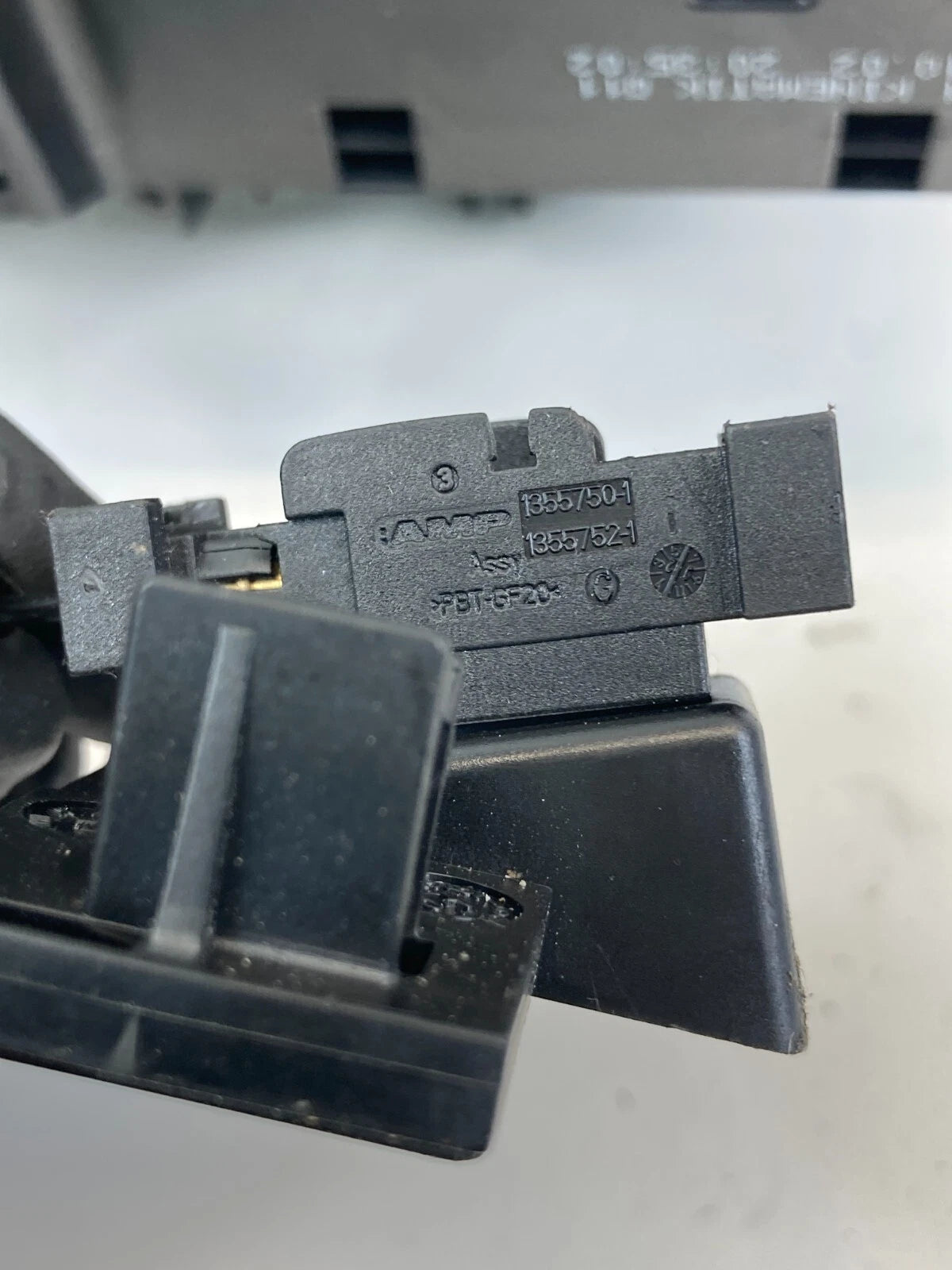 03-07 MERCEDES-BENZ E320 CENTRAL LOCKING HAZARD SWITCH ASSEMBLY 2116800552 OEM