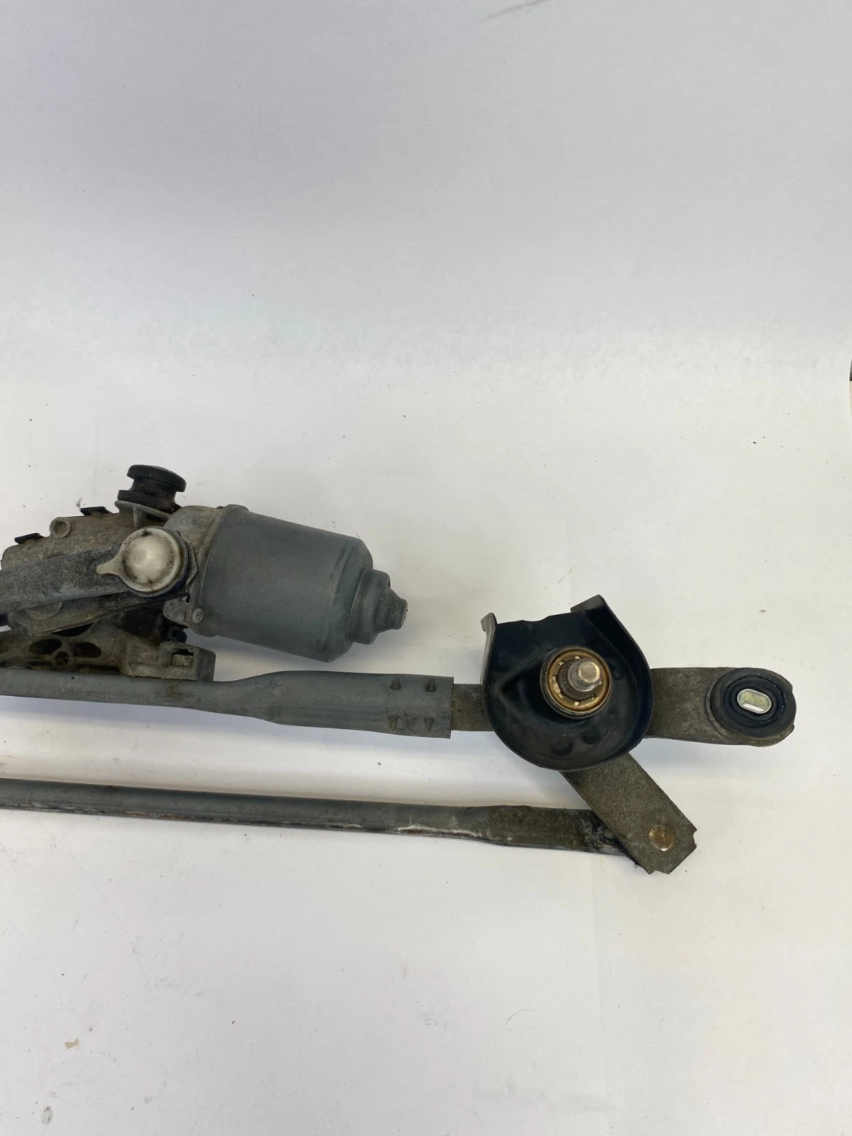2009-2015 TOYOTA VENZA FRONT WINDSHIELD WIPER MOTOR & LINKAGE OEM 85110-0T010