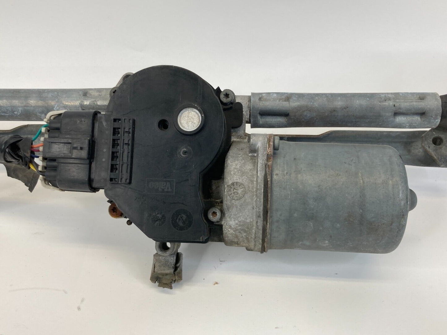 2002-2009 Chevrolet Trailblazer Front Windshield Wiper Motor w/ Linkage 15878429