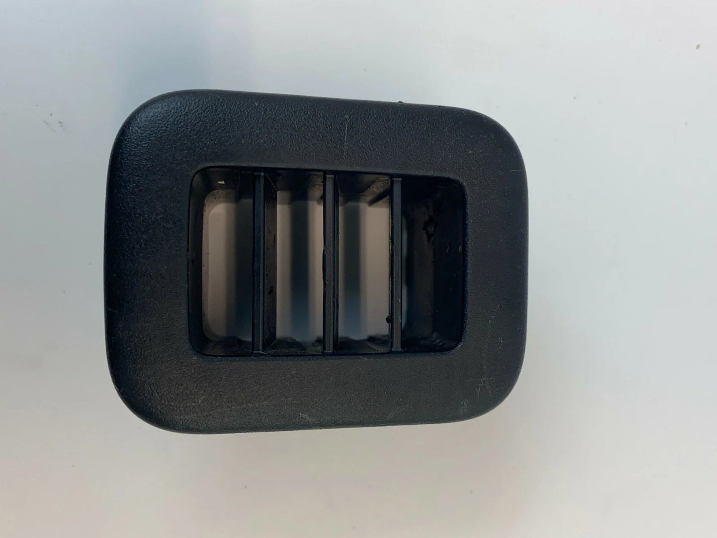 09 10 11 12 CHEVROLET TRAVERSE LOWER CENTER CONSOLE AIR VENT DUCT GRILL OUTLET